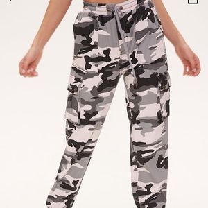 Camo drawstring joggers